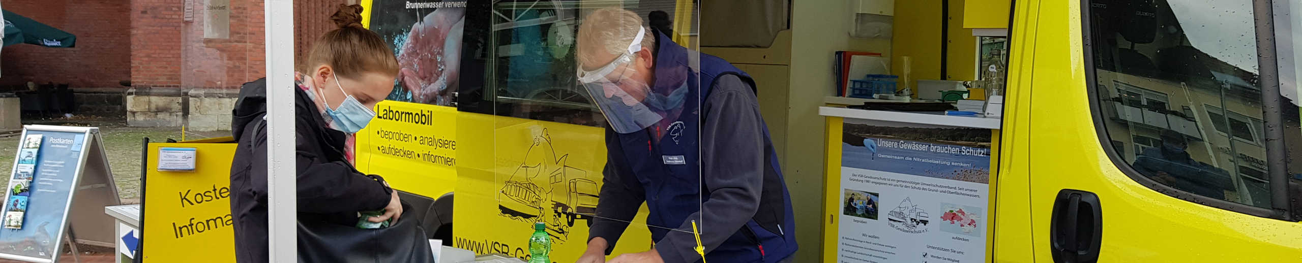 Andreas stumpf berät eine Brunnenbesitzerin