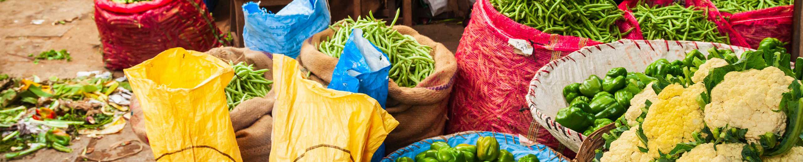 Indischer Markt mit vielen unterschuedkichen Gemüsesorten