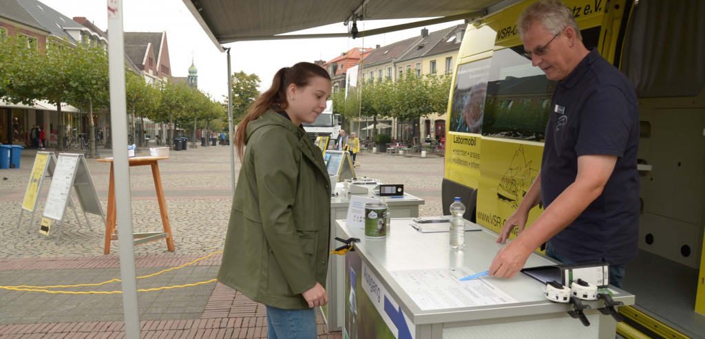 Andreas am Infostand