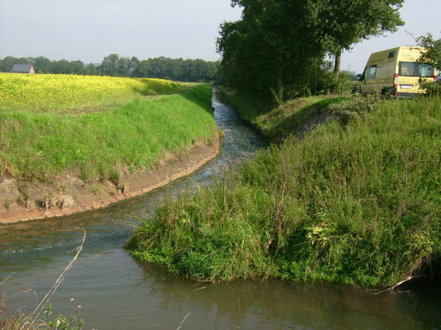 Labormobil an einem Bachen